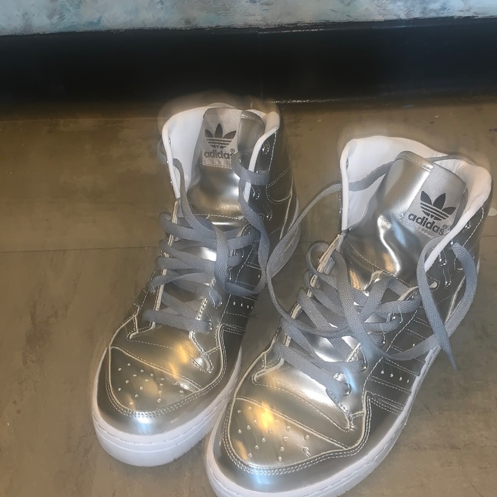 Adidas originals x Jeremy Scott w/ wings